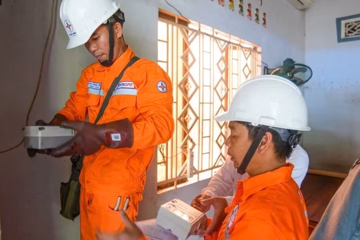 EVN lãi lớn một năm đã xóa sạch lỗ lũy kế - Ảnh: QUANG ĐỊNH