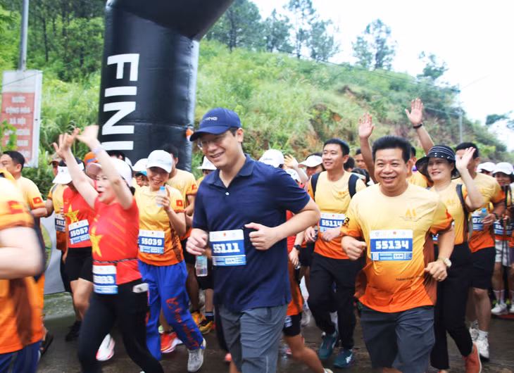 Các vận động viên xuất phát ở cự ly chạy 5km.
