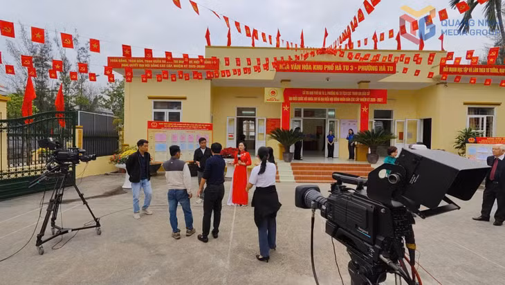 Các phóng viên tác nghiệp tại sự kiện bầu cử ĐBQH và HĐND các cấp nhiệm kỳ 2026-2031.