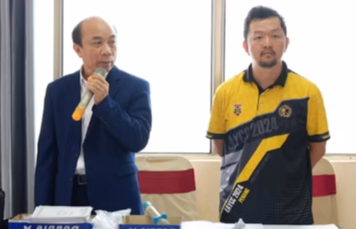 Ông Nguyễn Minh Thắng (trái) - Phó chủ tịch kiêm Tổng thư ký liên đoàn - đã nộp đơn từ chức - Ảnh: LĐCVN