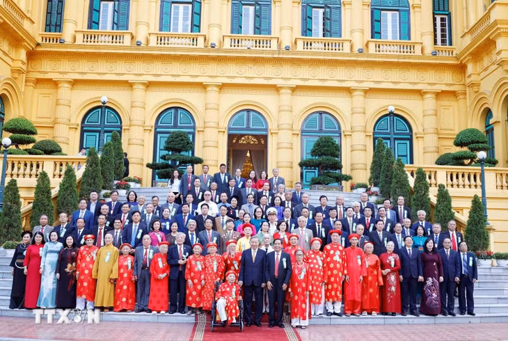 Tổng Bí thư, Chủ tịch nước Tô Lâm chụp ảnh lưu niệm cùng các đại biểu - Ảnh: TTXVN