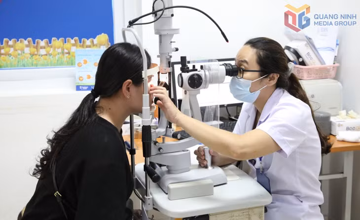 Người lao động Công ty CP Than Vàng Danh được khám sức khỏe định kỳ miễn phí tại Bệnh viện Việt Nam - Thụy Điển Uông Bí.