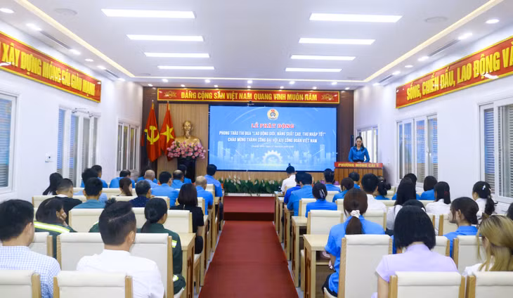 Quang cảnh lễ phát động.