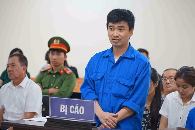 Bị cáo Phan Quốc Việt - Tổng Giám đốc Công ty Cổ phần Công nghệ Việt Á - bị tuyên phạt 7 năm tù trong vụ án xảy ra ở CDC tỉnh Đắk Lắk. Ảnh: Bảo Trung