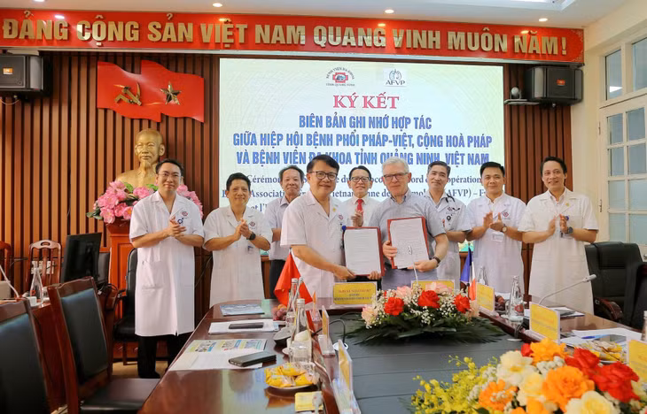 Quang cảnh lễ ký kết.