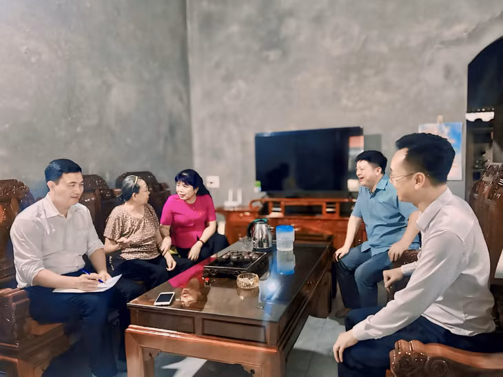 Đoàn khảo sát thực tế tại Khu tái định cư thôn Làng Ngang.