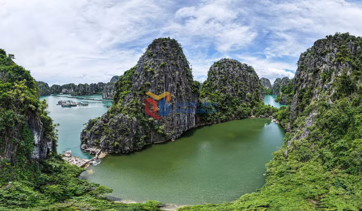 Hồ Vung Viêng có mực nước cao hơn mặt biển khi thủy triều xuống, khiến dòng nước trong hồ thoát ra ngoài rất chậm.