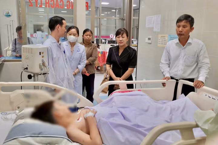 Bệnh nhân nghi ngộ độc đang điều trị ở bệnh viện.
