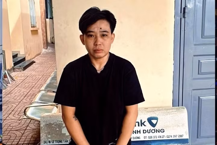 Lữ Thị Bé Thảo tại cơ quan điều tra. (Ảnh: Công an phường Thuận Giao)