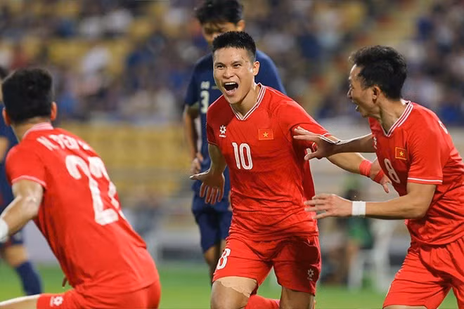 Tuấn Hải trải qua một mùa giải khó khăn tại Hà Nội FC. Ảnh: Minh Dân