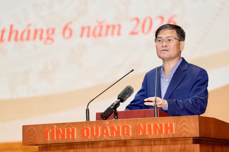 Đồng chí Bùi Văn Khắng, Chủ tịch UBND tỉnh phát biểu tại hội nghị.