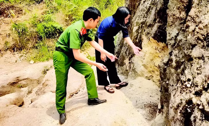 Cơ quan chức năng kiểm tra mỏ đất hiếm Đông Pao, tỉnh Lai Châu (Ảnh: CỔNG TTĐT TỈNH LAI CHÂU)