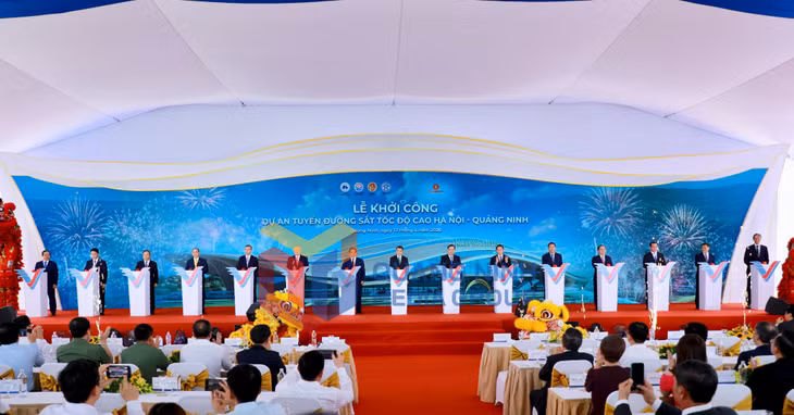 Thủ tướng Chính phủ Lê Minh Hưng cùng các đại biểu ấn nút khởi công Dự án tuyến đường sắt tốc độ cao Hà Nội - Quảng Ninh.
