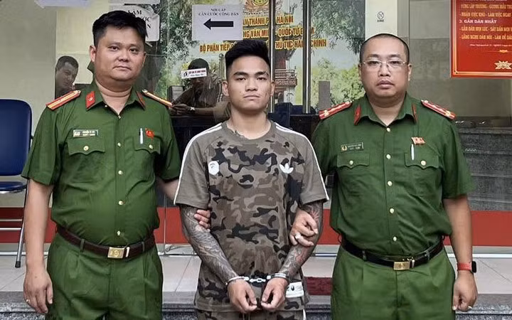 Đối tượng Nguyễn Tiến Lộc tại cơ quan công an sau khi bị bắt giữ.