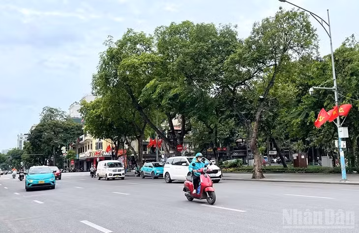 Dự báo Hà Nội ngày nắng nóng, có nơi nắng nóng gay gắt; chiều tối và đêm có mưa rào và dông vài nơi. (Ảnh minh họa: Đ.T)
