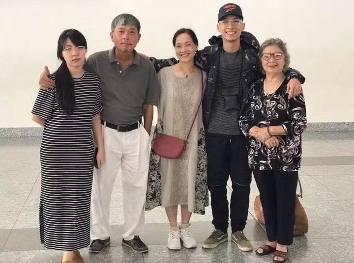 Gia đình NSND Lê Khanh và đạo diễn Việt Thanh.