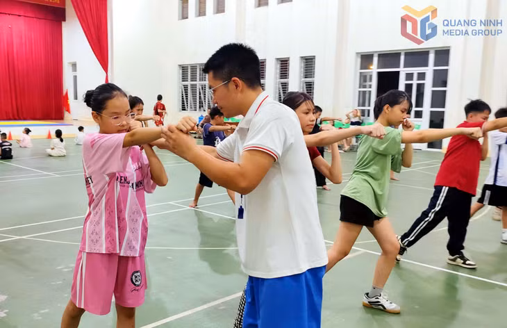 Lớp học MMA miễn phí dịp hè 2026 tại phường Việt Hưng do Học viện phát triển MMA tổ chức, nhằm rèn luyện sức khỏe, kỹ năng tự vệ cho thanh, thiếu niên.