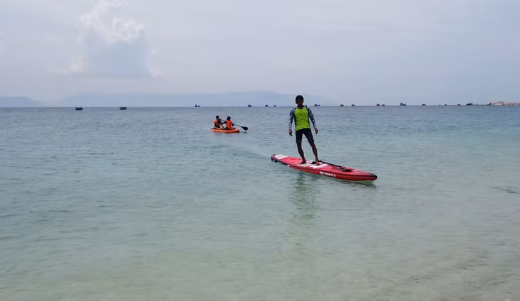 Dẫu còn nhiều khó khăn về hạ tầng, nhưng chính sự nguyên sơ ấy lại tạo nên sức hút rất riêng cho Hòn Cau để du khách tìm về, hòa mình cùng thiên nhiên đúng nghĩa.