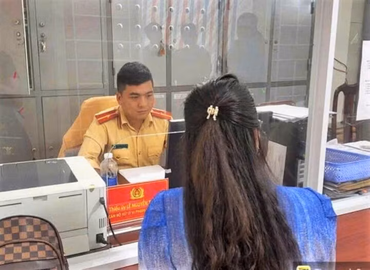 Bà T. được triệu tập làm việc tại Phòng CSGT Công an tỉnh Đắk Lắk.