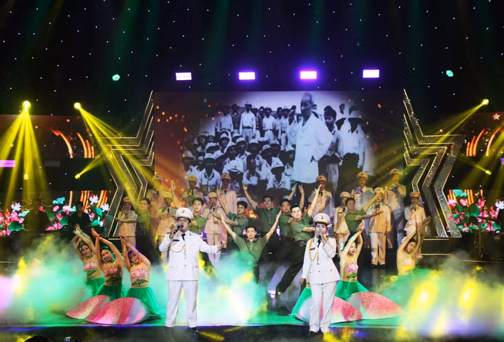 Tiết mục song ca “Khắc ghi lời Bác” của Đoàn nghệ thuật quần chúng Trường Đại học An ninh nhân dân.