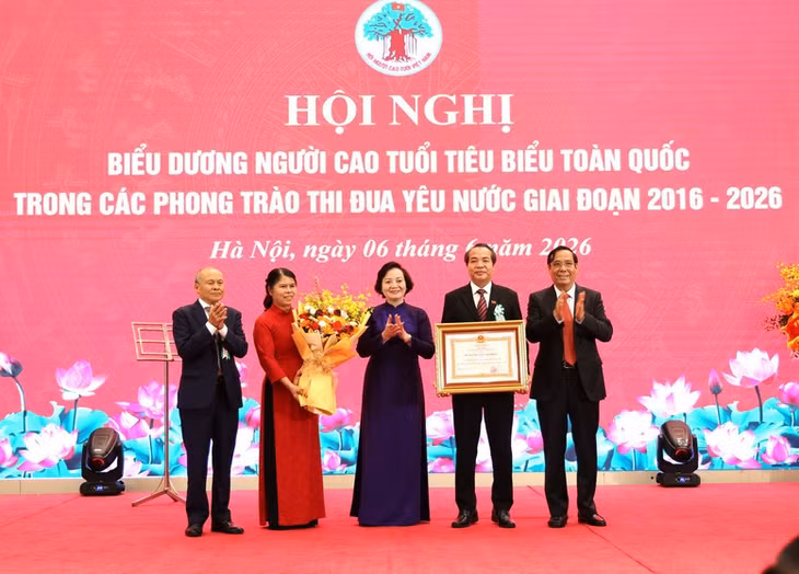 Văn phòng Trung ương Hội Người cao tuổi Việt Nam vinh dự được Đảng, Nhà nước trao tặng Huân chương Lao động hạng Ba - Ảnh: VGP/Thu Giang