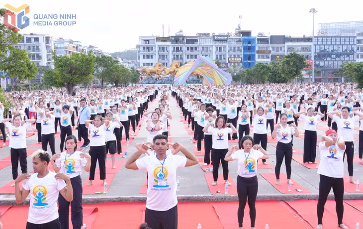 Ngày Quốc tế Yoga lần thứ 12 năm 2026 đã thu hút khoảng 3.000 người ở trong và ngoài tỉnh tham gia.