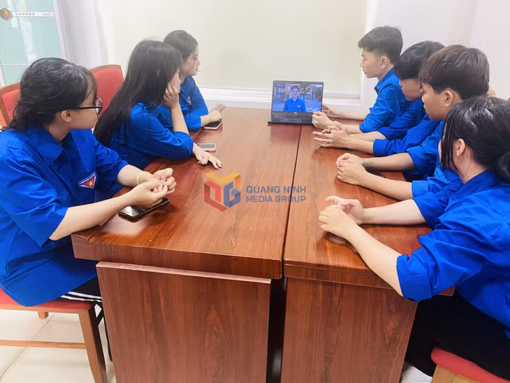 Đoàn Thanh niên phường Uông Bí xây dựng video ngắn ứng dụng AI để tuyên truyền về cách phòng, chống tai nạn thương tích cho trẻ em.