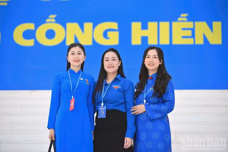 Các đại biểu tại hành lang Đại hội.