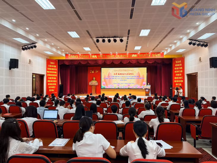 Quang cảnh lễ khai giảng.
