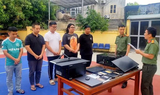 Cơ quan công an triệt phá đường dây mua bán trái phép thông tin tài khoản ngân hàng. Ảnh: Công an Thanh Hóa