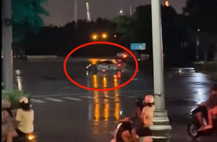 Công an phường An Khánh đang xác minh tài xế Porsche drift nhiều vòng, gây náo loạn khu đô thị Sala. (Ảnh: Cắt từ clip)