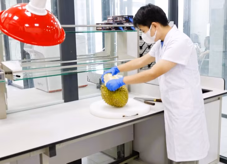 Phòng thử nghiệm đặt tại khu vực cửa khẩu cầu Bắc Luân II, phường Móng Cái 1, tỉnh Quảng Ninh, được vận hành theo các tiêu chuẩn quốc tế. Ảnh tư liệu mongcai.gov.vn