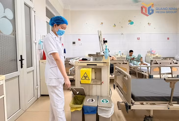 Chất thải y tế được nhân viên y tế Bệnh viện Sản nhi tỉnh phân loại ngay tại nguồn phát sinh.