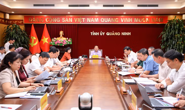 Ban Thường vụ Tỉnh ủy nghe và cho ý kiến về phương án tổng thể sắp xếp, tổ chức lại thôn, bản, khu phố trên địa bàn tỉnh (tháng 6/2026). Ảnh: Thu Chung