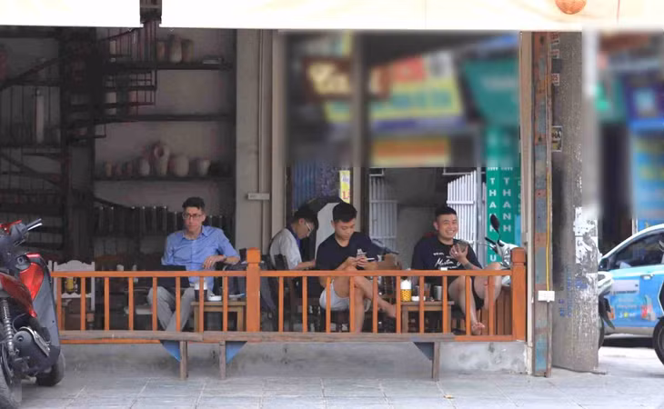 Một số chủ cơ sở kinh doanh bày tỏ mong muốn có hướng dẫn cụ thể về quy trình thu và nộp tiền bản quyền âm nhạc. Ảnh: Minh Vũ