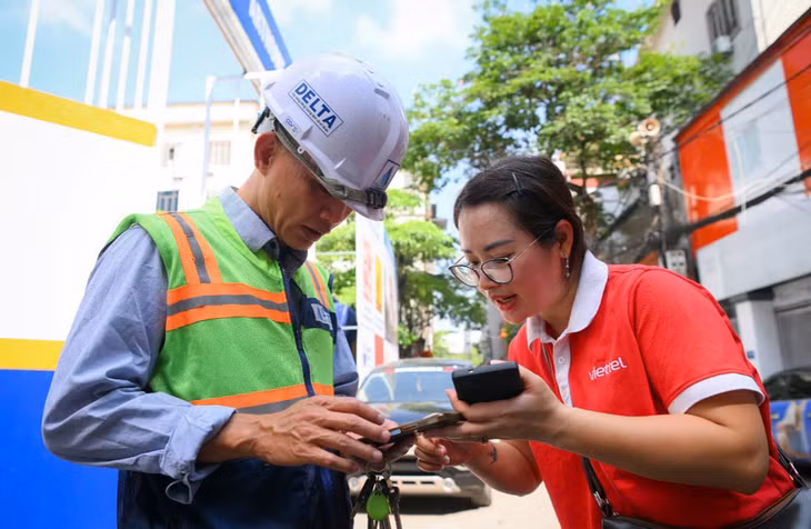 Viettel cho biết đã hoàn thành hơn 90% lượng thuê bao cần xác thực và đang dốc toàn lực hỗ trợ gần 5 triệu khách hàng còn lại. Ảnh: Viettel