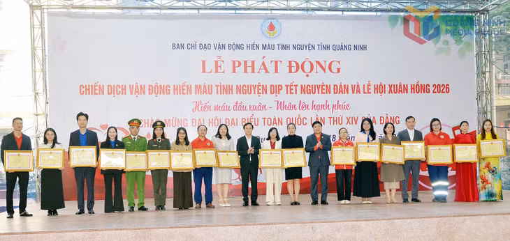 Các tập thể có thành tích xuất sắc được UBND tỉnh tặng bằng khen tại lễ phát động 