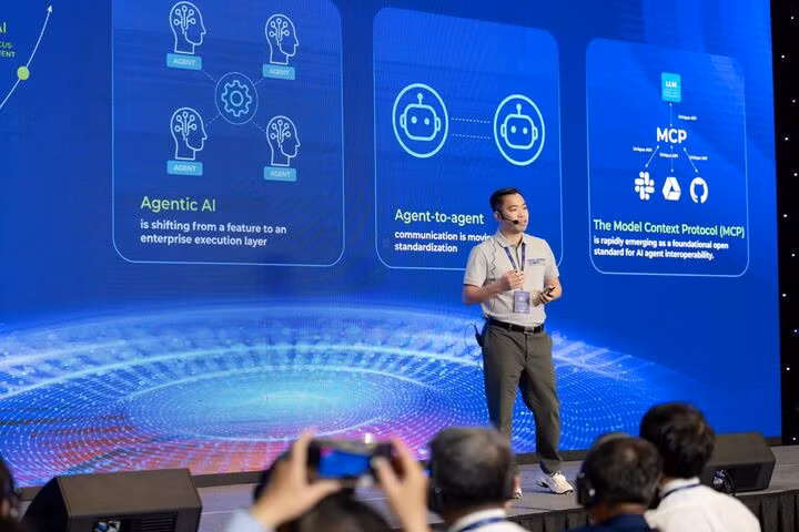 Đại diện Viettel IDC chia sẻ về chiến lược phát triển DC trong giai đoạn mới. (Ảnh: Viettel IDC)