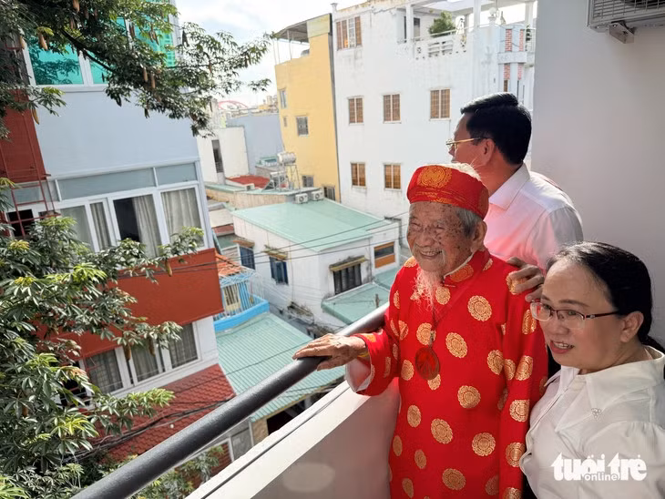 Không gian thoáng đãng, yên tĩnh phù hợp cho ông nghiên cứu, viết lách - Ảnh: HOÀI PHƯƠNG