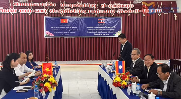 Đoàn công tác của Sở GD&amp;ĐT thăm và làm việc với Sở Giáo dục và Thể thao tỉnh Champasak, Lào. Ảnh: Sở GD&amp;ĐT cung cấp