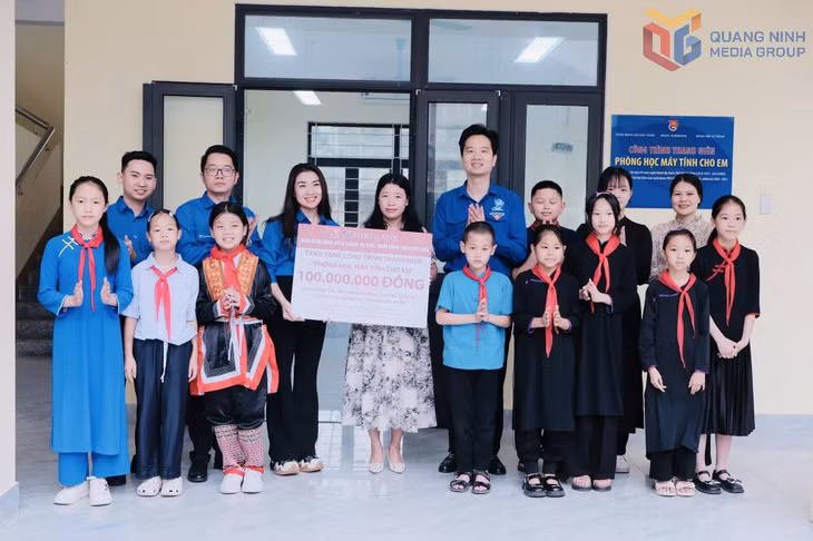 Tỉnh đoàn Quảng Ninh trao tặng công trình “Phòng học máy tính cho em” tại điểm trường Đồng Thắng, Trường Tiểu học và THCS xã Hoành Mô.