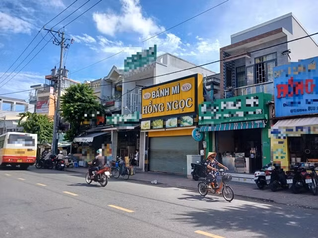 Theo thống kê mới nhất, số người nghi ngộ độc sau khi ăn bánh mì đã tăng lên 93 người - Ảnh: MẬU TRƯỜNG