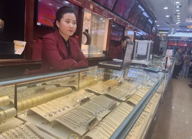 Giá vàng trong nước biến động cùng chiều với giá vàng thế giới trong thời gian vừa qua.