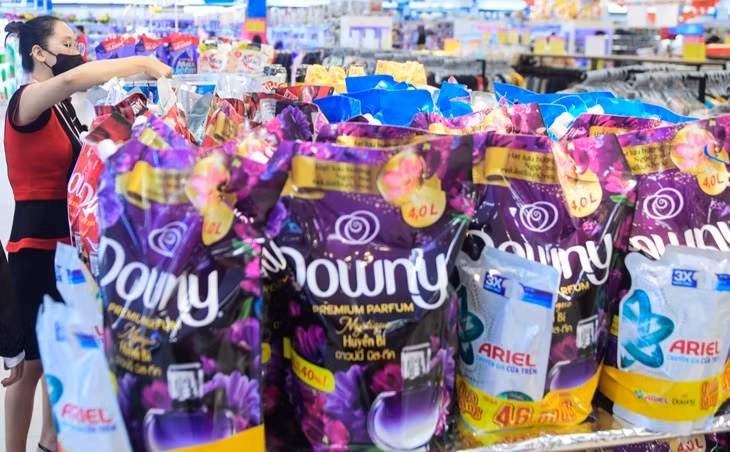 P&amp;G - nhà sản xuất các sản phẩm bột giặt, nước xả vải bị xử phạt - Ảnh: QUANG ĐỊNH