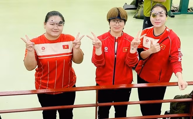 Xạ thủ Trịnh Thu Vinh và đội súng ngắn nữ Việt Nam tại Giải vô địch Đông Nam Á 2026. Ảnh: Hoài Việt