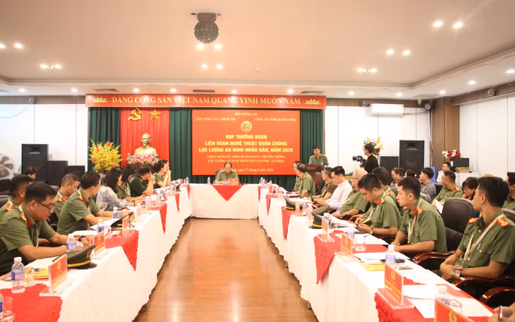 Quang cảnh buổi họp.