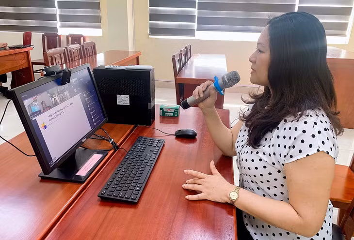 Giảng viên Khoa Xây dựng Đảng, Trường Đào tạo cán bộ Nguyễn Văn Cừ, dạy học trực tuyến trong giai đoạn dịch Covid-19 diễn biến phức tạp.
