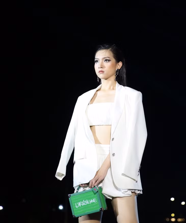 ...và cuốn hút.
