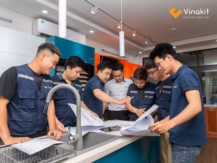 Đội ngũ nhân viên được đào tạo chuyên môn bài bản và luôn tận tâm với khách hàng.