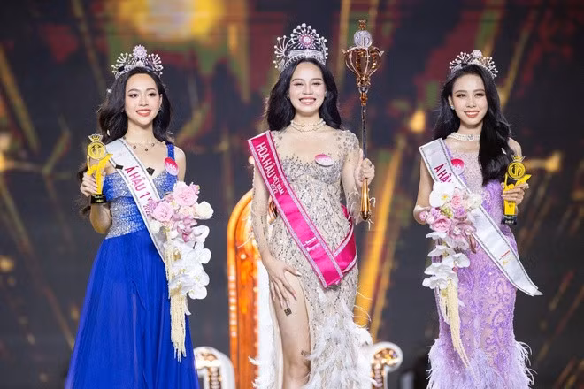 Hoa hậu Việt Nam 2022 Huỳnh Thị Thanh Thủy và hai á hậu.